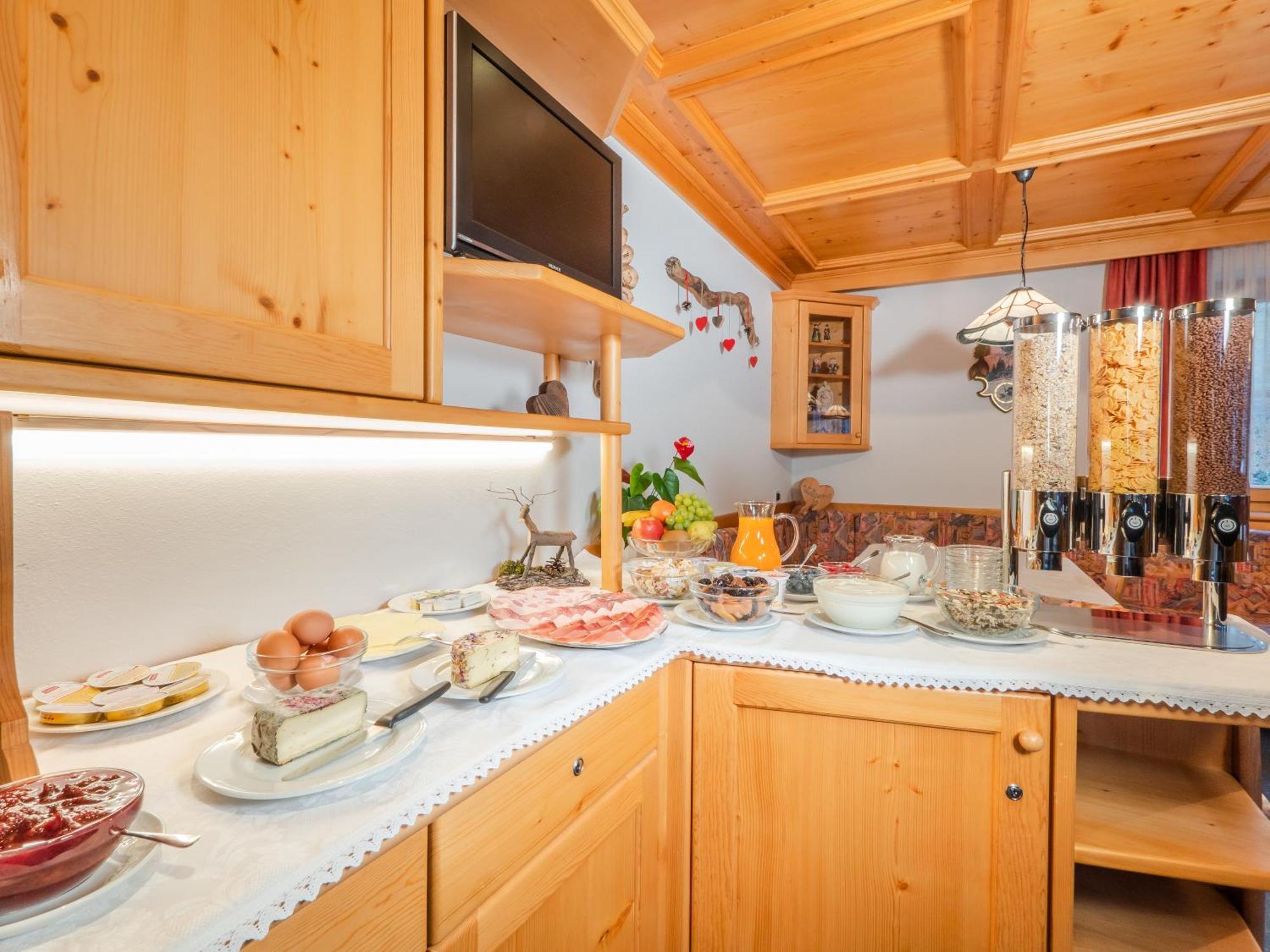Garni La Grambla Hotel Selva di Val Gardena Luaran gambar