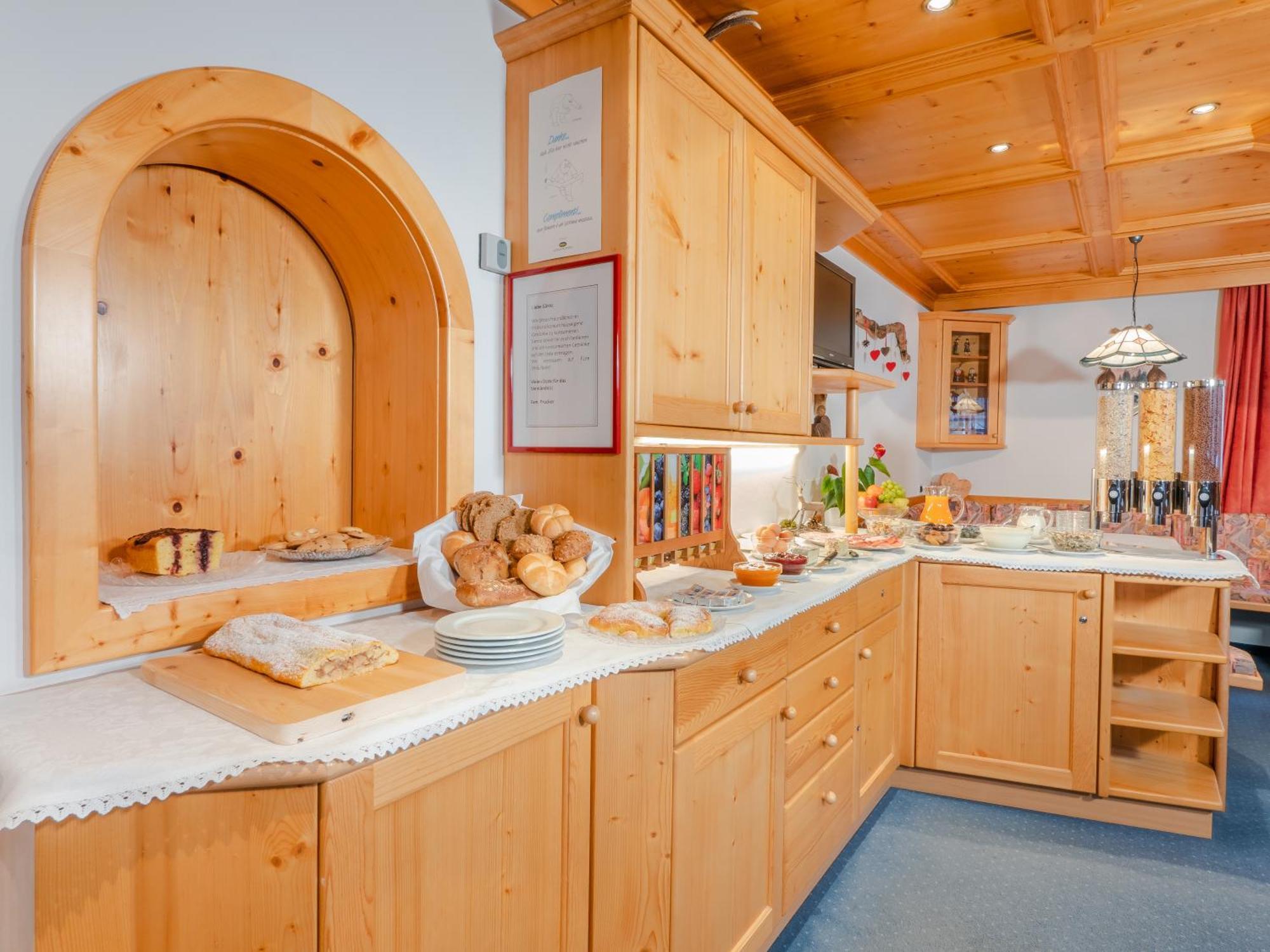 Garni La Grambla Hotel Selva di Val Gardena Luaran gambar