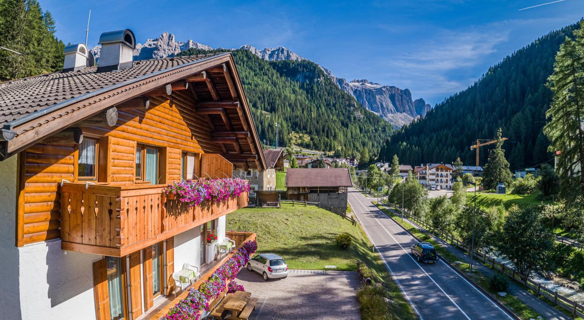 Garni La Grambla Hotel Selva di Val Gardena Luaran gambar